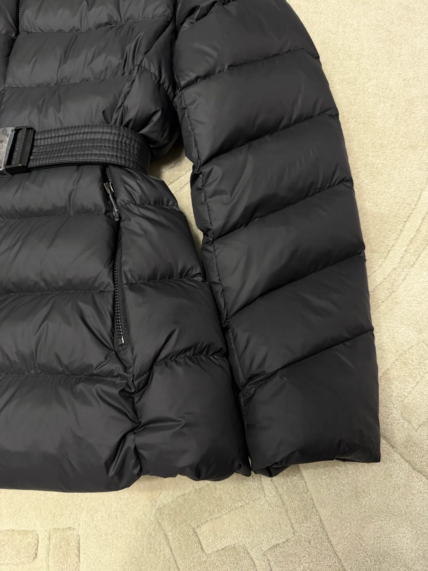 MONCLER Cupidone : ， ， ， ， 。 A : ， ， 。 | ， : ， 。 Quality : ， ， 。 ， ： White Black Size：1234
